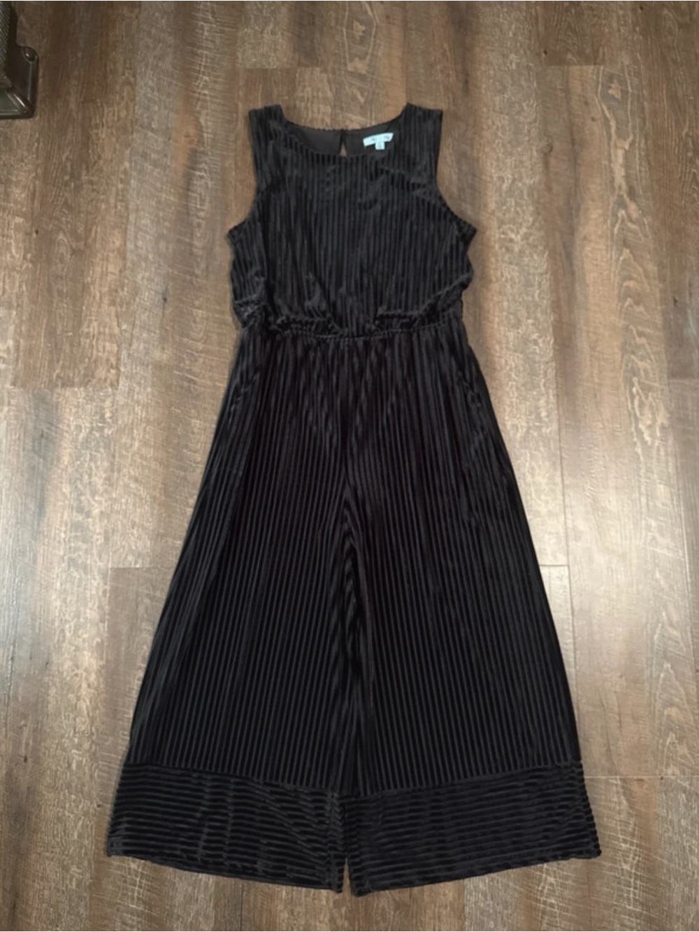 She + Sky Black Sleeveless Pleated Midi Dress